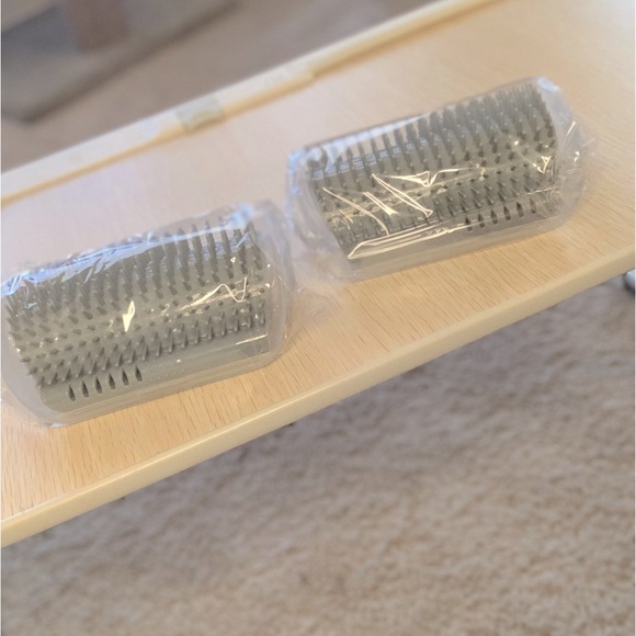 Cat Wall Corner Brushes (2 Pieces) Brand New Cat Supplies, Pet Grooming Products - Picture 1 of 9